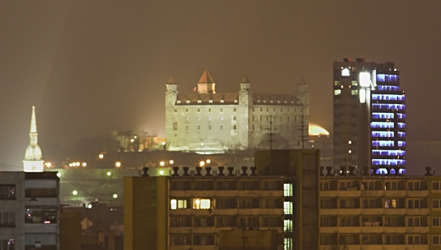 PICT0462-02.jpg - [en]Bratislava castle at the night[sk]Nočný Bratislavský hrad